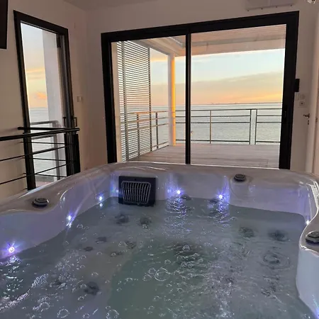 Vue Panoramique Avec Jacuzzi Apartment